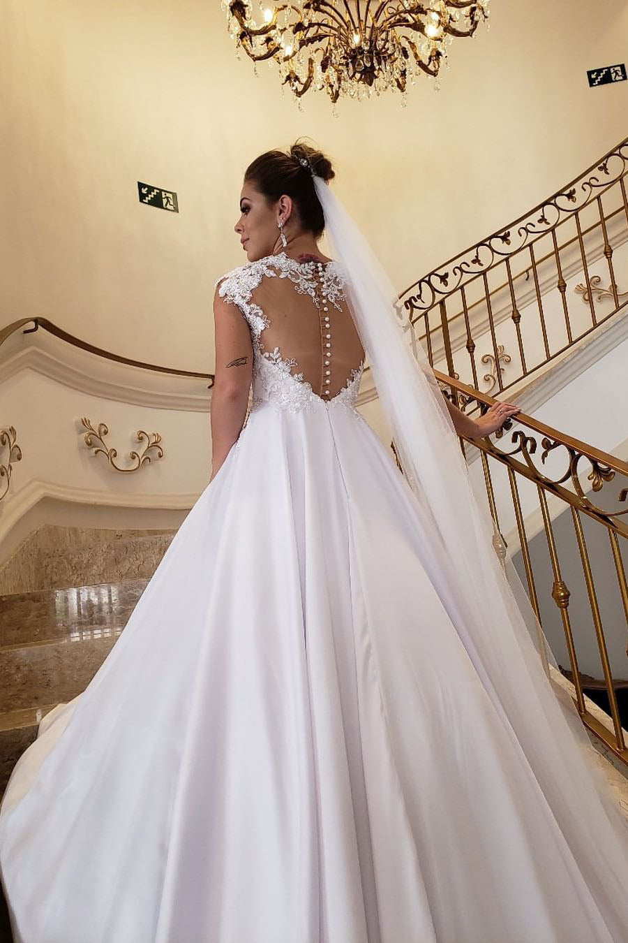 Elegant Princess A-line White Wedding Dress with Cap Sleeves and Lace