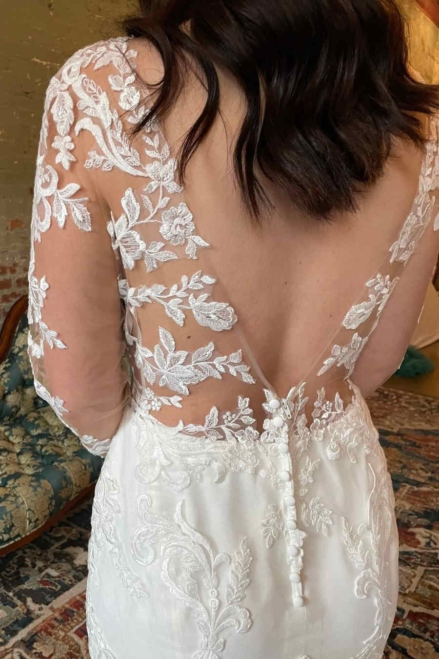 Elegant Plunging V - Neck Lace Wedding Bridal Dress with Illusion Sleeves for Bride