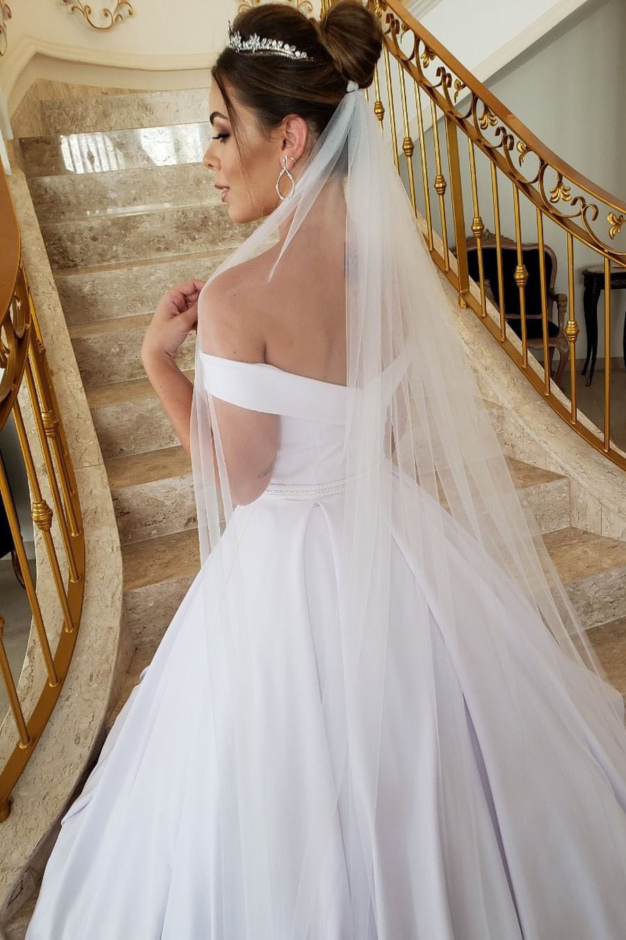 Exquisite Princess-style A-line Off-the-shoulder White Beaded Wedding Dress for Brides