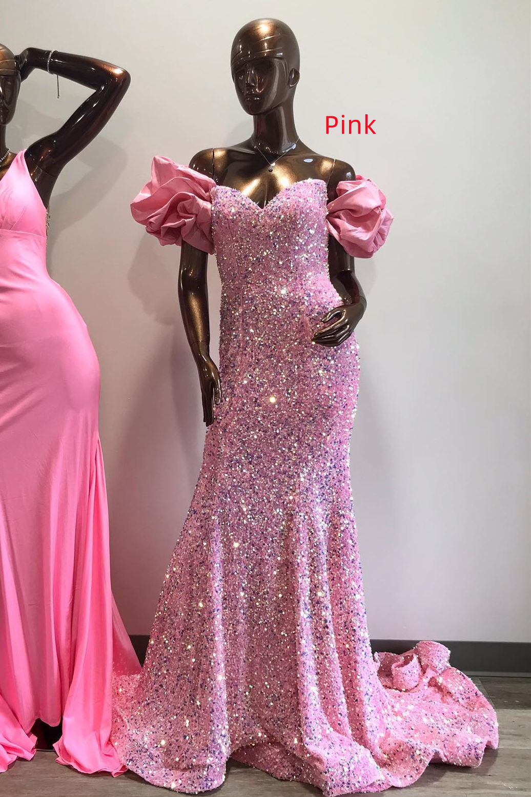 Gorgeous Mermaid-Style Off-the-Shoulder Prom Dress with Sequins and Rose-Shaped Puff Sleeves for an Elegant Look