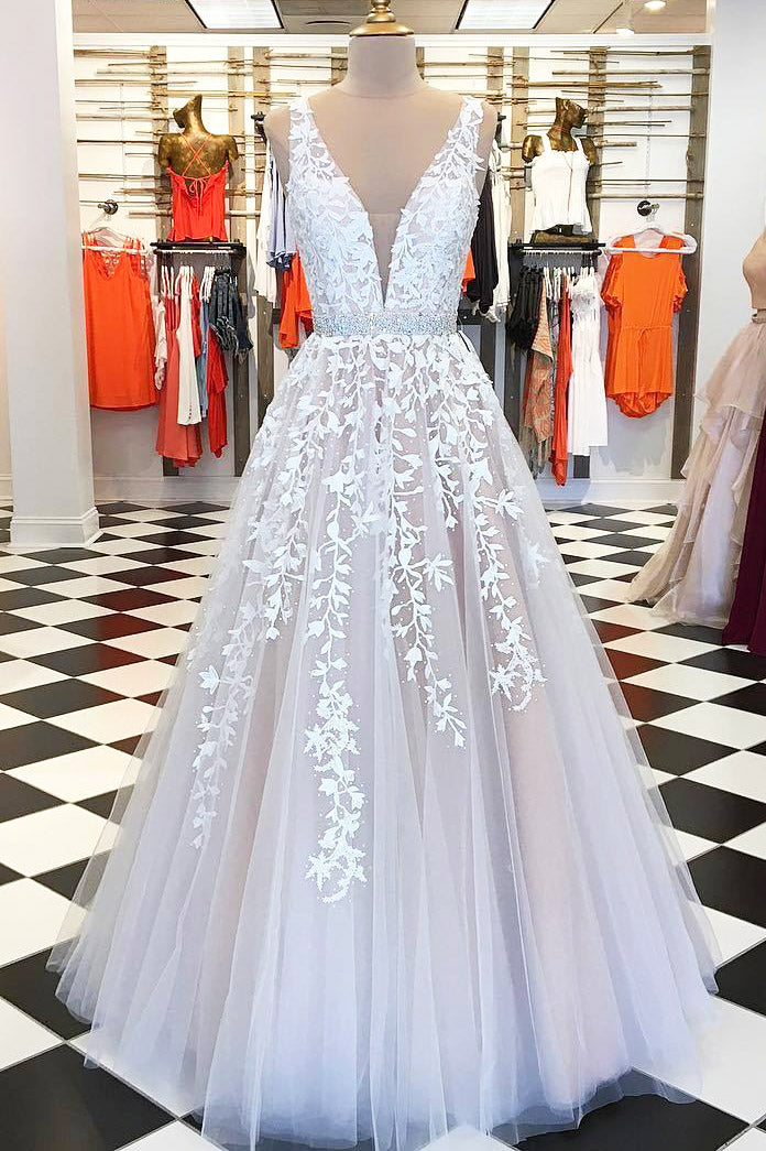 Elegant Ivory A-Line Long Prom Dress with Intricate Lace Appliques