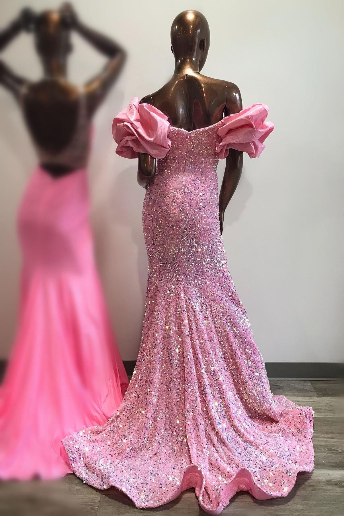 Gorgeous Mermaid-Style Off-the-Shoulder Prom Dress with Sequins and Rose-Shaped Puff Sleeves for an Elegant Look