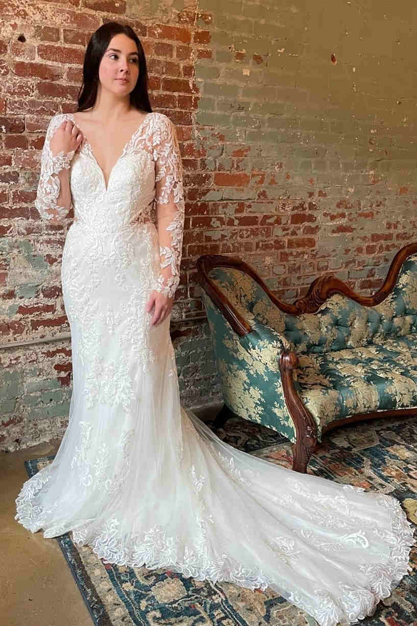 Elegant Plunging V - Neck Lace Wedding Bridal Dress with Illusion Sleeves for Bride