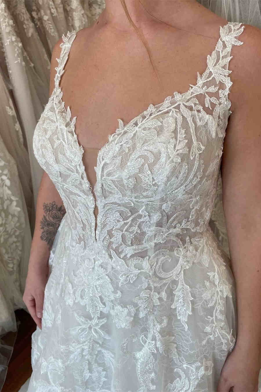Exquisite Princess A-Line White Tulle Wedding Dress with Appliqués