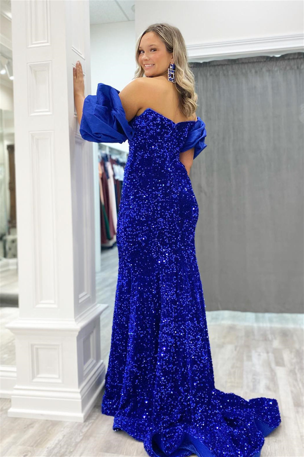 Gorgeous Mermaid-Style Off-the-Shoulder Prom Dress with Sequins and Rose-Shaped Puff Sleeves for an Elegant Look