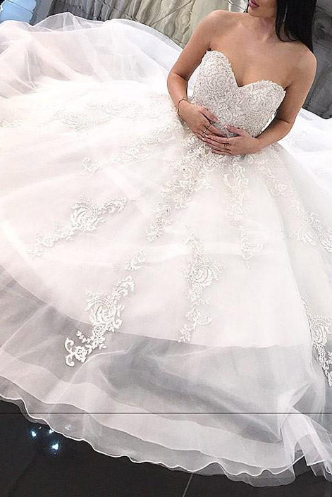 Elegant Princess-style Long A-line White Wedding Dress Adorned with Delicate Lace