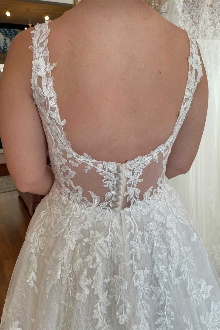 Exquisite Princess A-Line White Tulle Wedding Dress with Appliqués